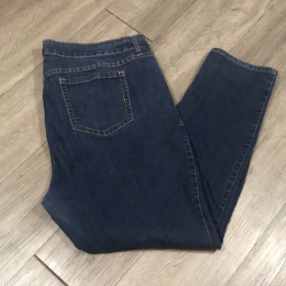 torrid Denim - Torrid Medium Wash Straight Leg Mid-Rise Jeans           size 20s